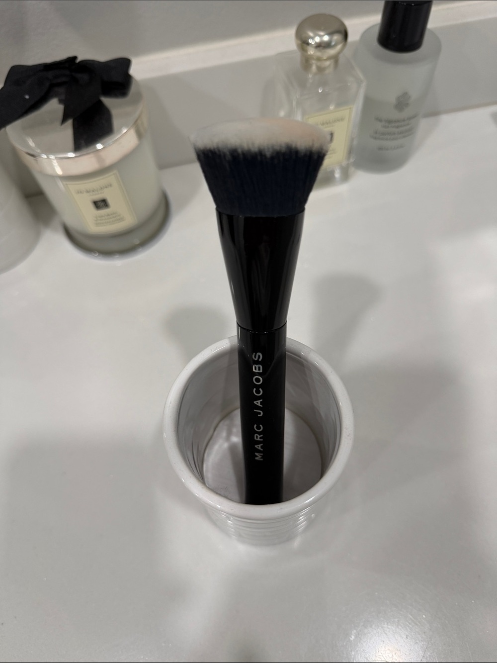 Marc Jacobs Black Foundation & Sculpting Brush with Silver Tip - Picture 2 of 3